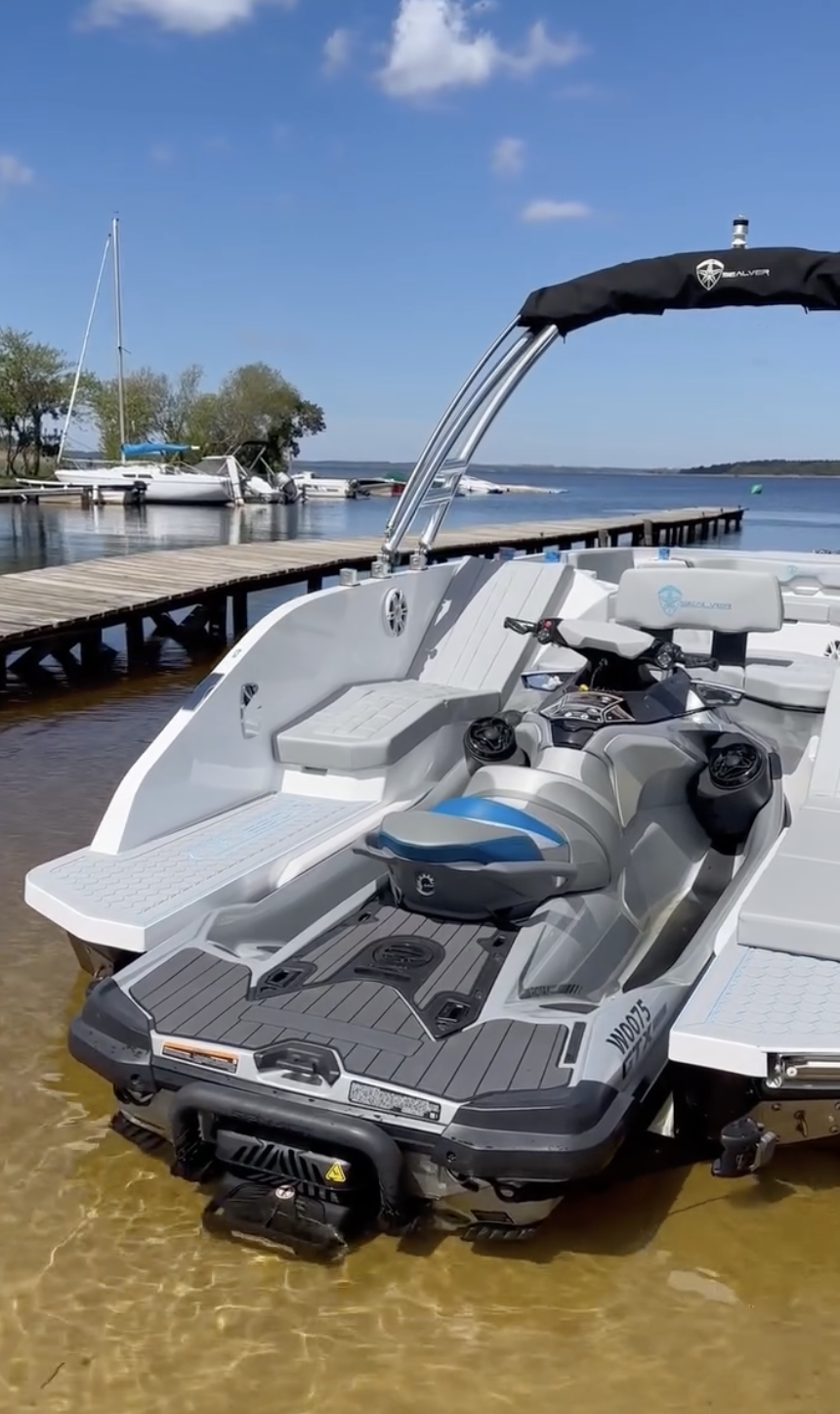 Le bateau NauticEvents amarré